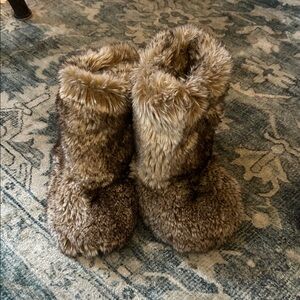 Pottery Barn Soft Faux Fur Slipper Booties